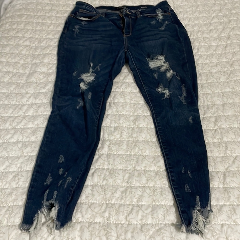 Judy Blue Shark Tooth Skinny Jeans